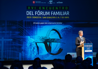 Los jóvenes miembros de familias empresarias debaten sobre el papel de la empresa como referente social