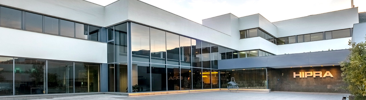 HIPRA cede laboratorios y equipos y fabrica piezas para respiradores