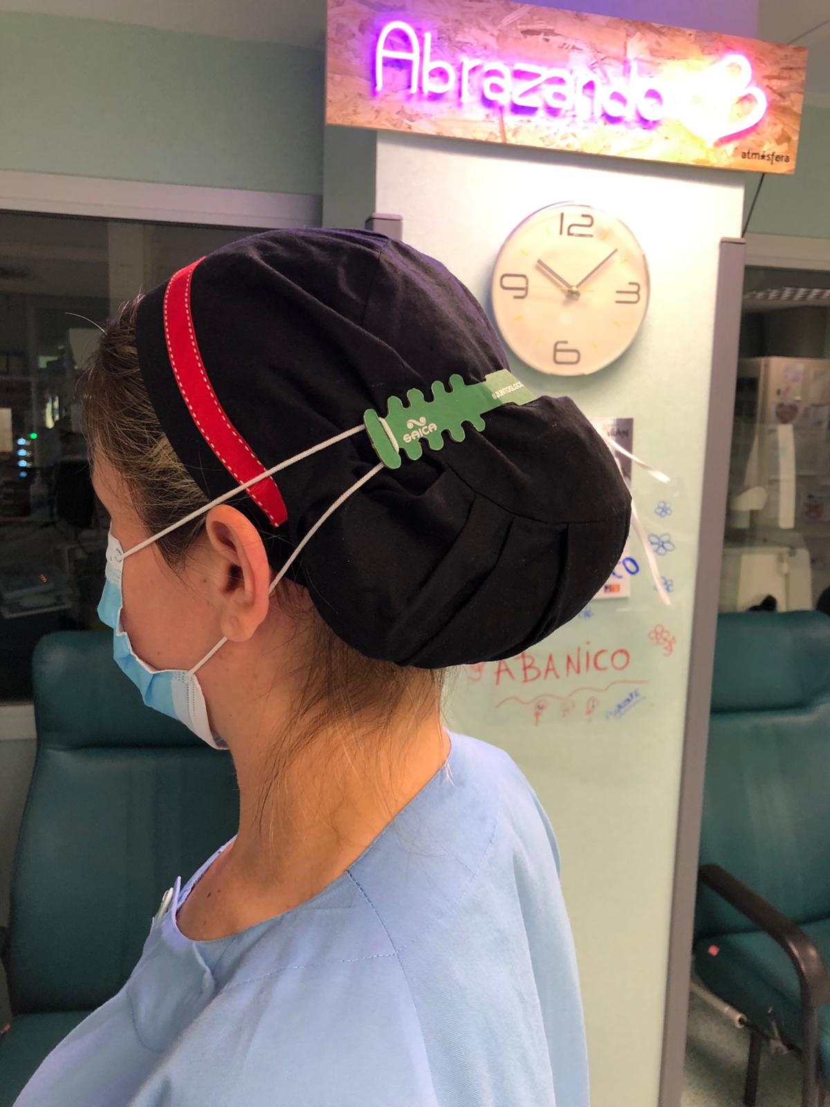 Saica dona más de 100.000 "salvaorejas" para paliar el daño de las mascarillas en los sanitarios