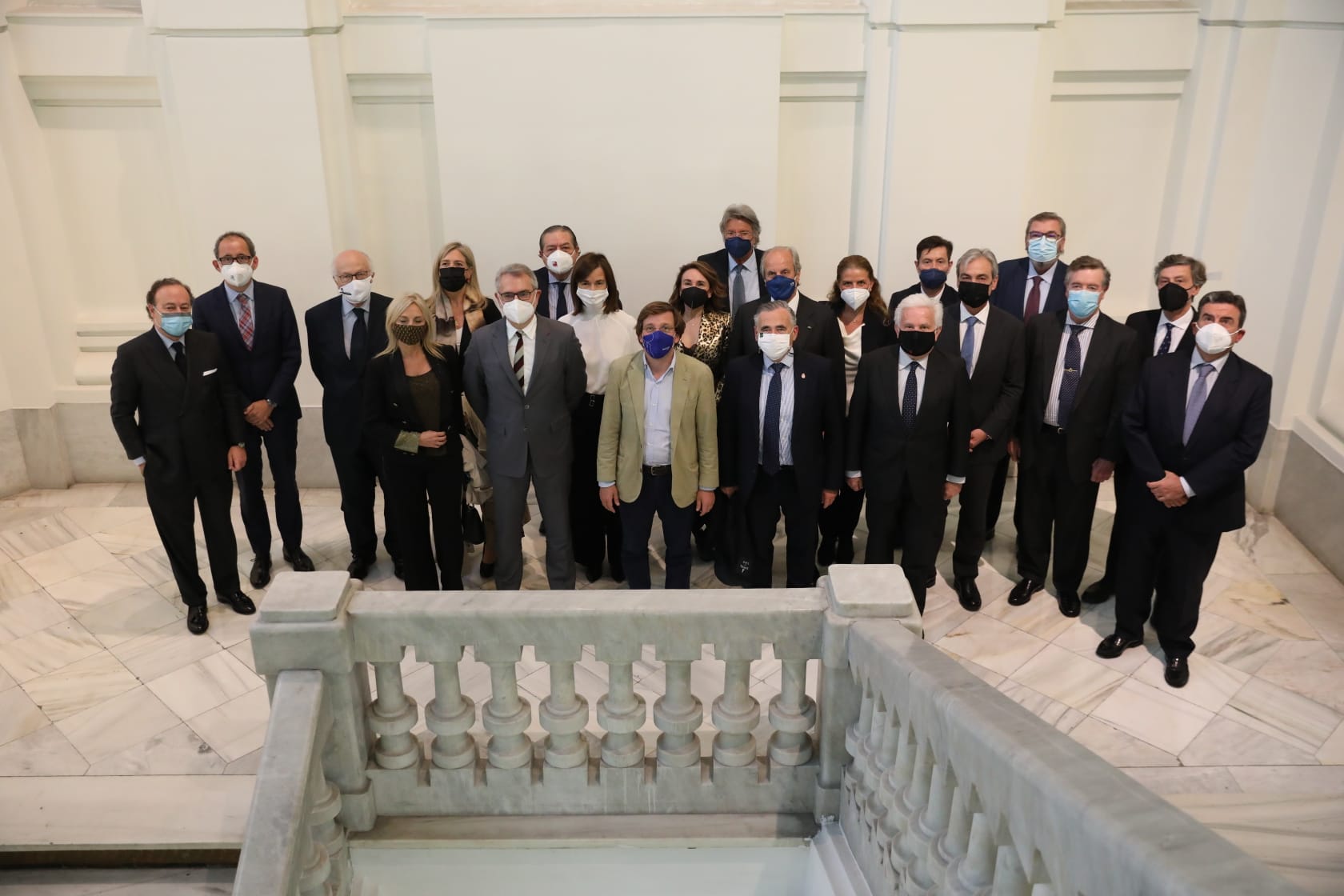 Mtnez Almeida con representantes del IEF
