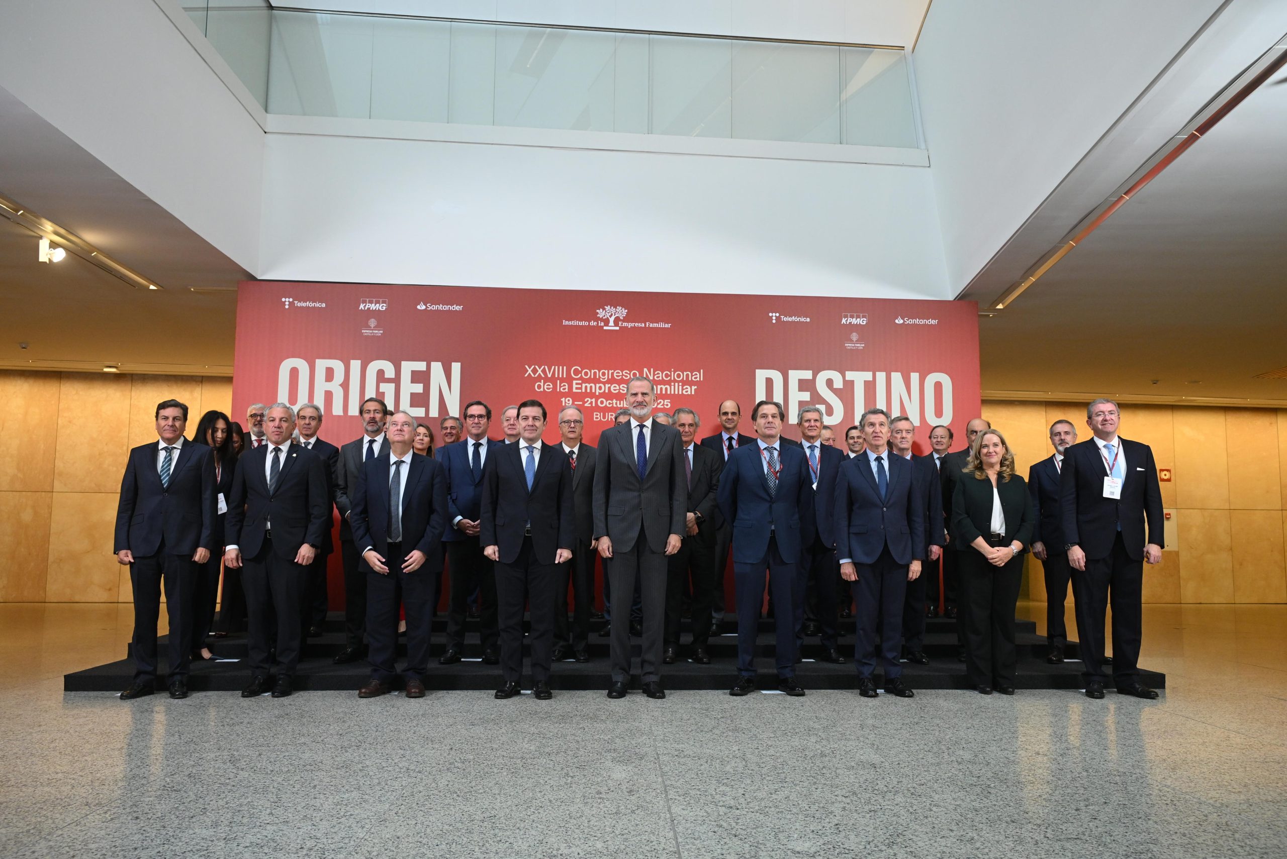 Su Majestad el Rey Felipe VI inaugura en Burgos el XXVIII Congreso Nacional de la Empresa Familiar destacando su papel estructural en el desarrollo económico